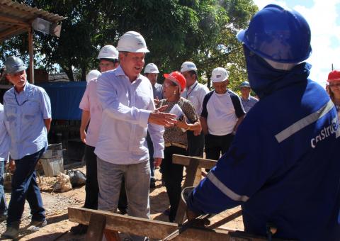 Prefeito visita unidades habitacionais do Prourbis